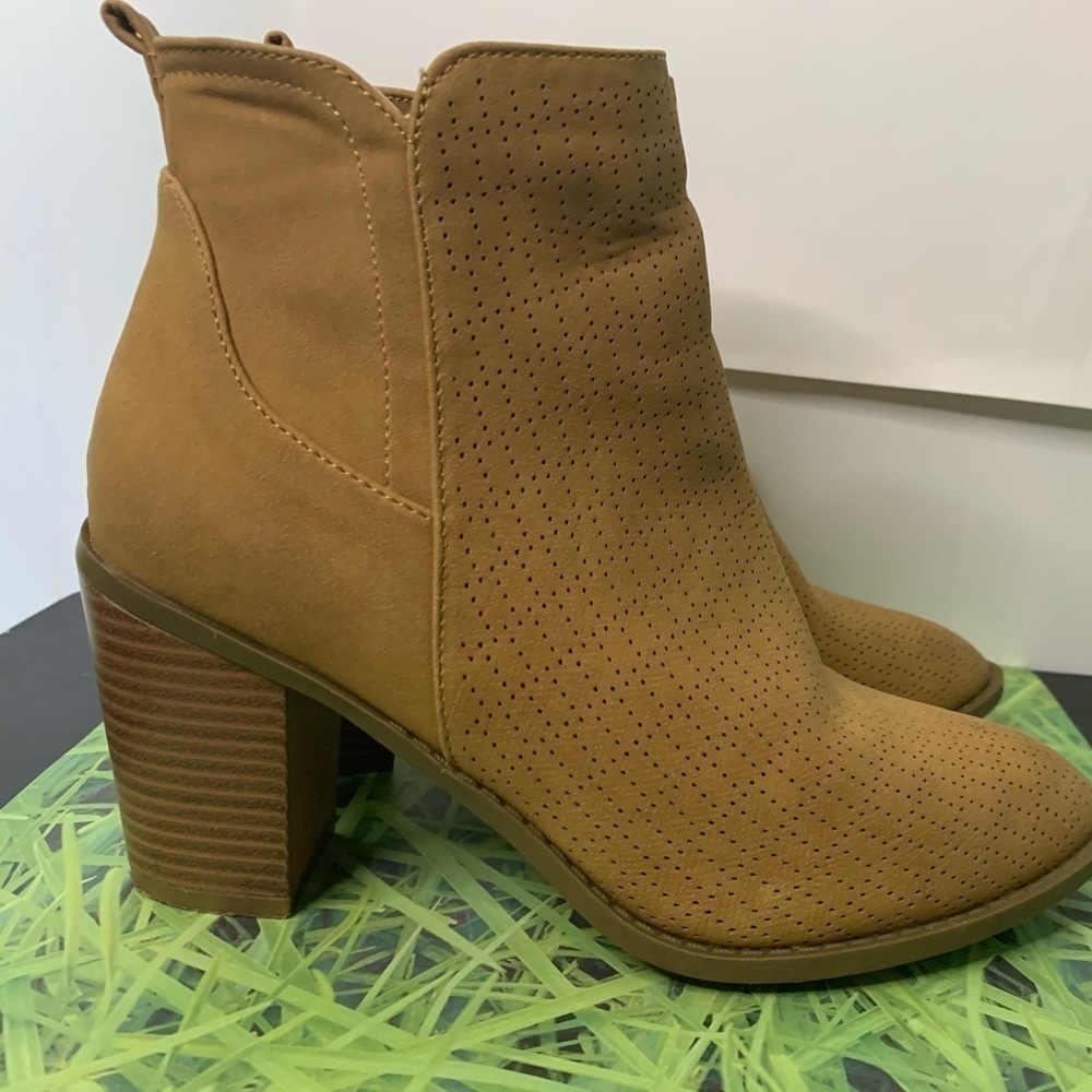 CHERISH heeled leather boot